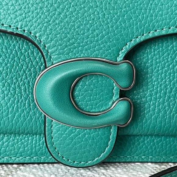 Coach Tabby Clutch in bright green - excellent condition! - Picture 2 of 11
